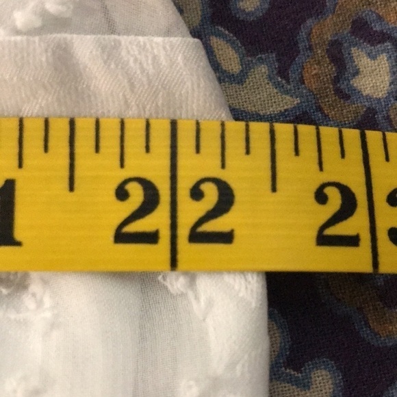 ELLE Women’s White Tunic Blouse Lined Textured Floral Design Flutter Sleeves L - Picture 10 of 12